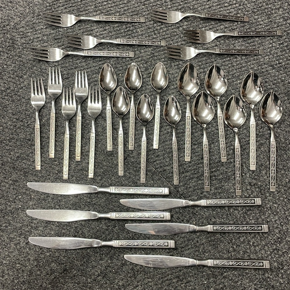 Oneida Spanish Court Lot of 24 flatware serving utensils Stainless steel - Picture 5 of 7